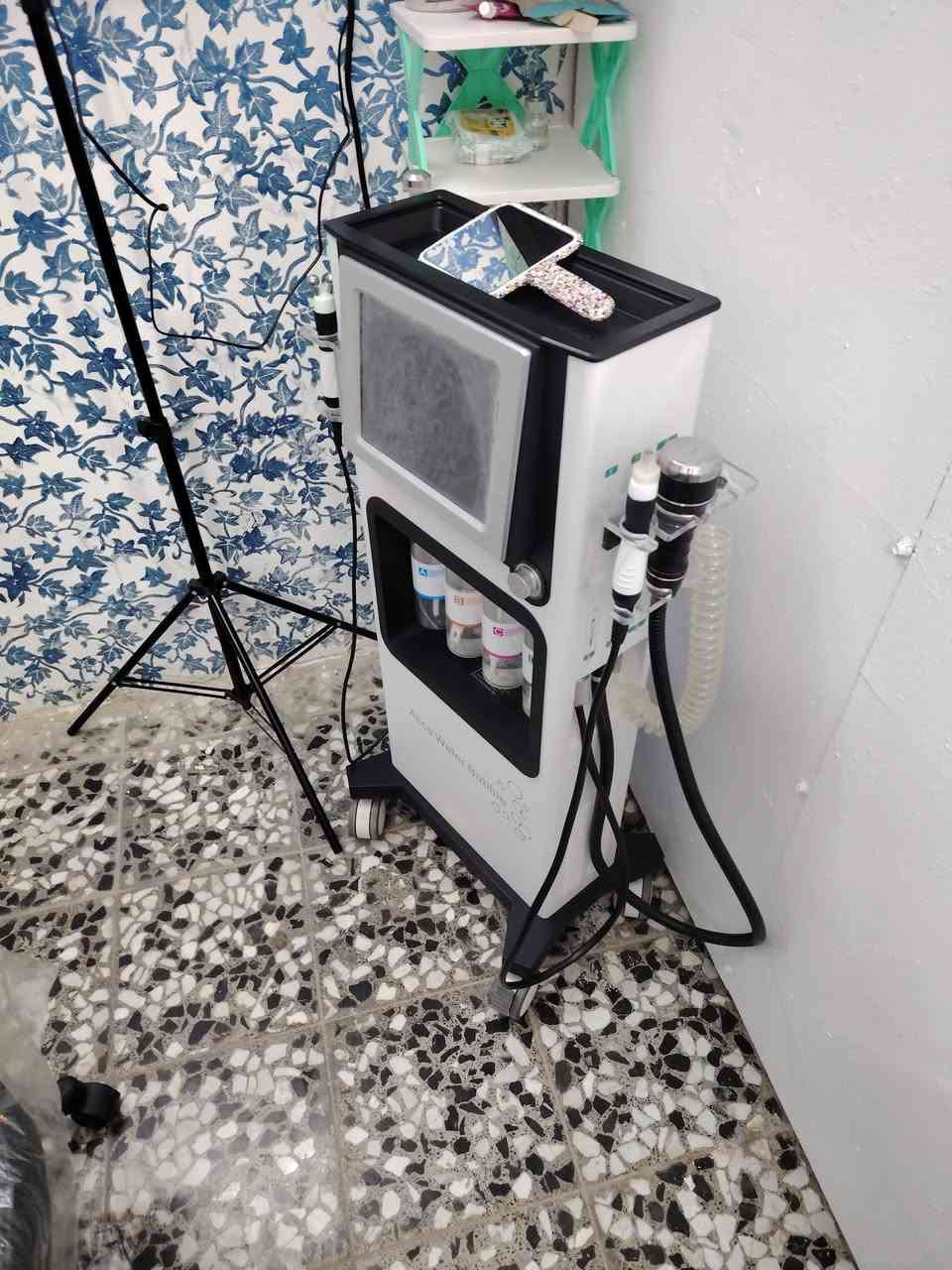 سلام عليكم من رخصت مدير الكروب المحترم عندي مركز تجميل البيع او شريكه  بس تكون عدها خبر بل تجميل تدخل بي والمكان بي زبان وبنص مجمع طبي يرهم هم بيع ويرهم شراكه المكان بغداد سبع قصور  يم سوك  ونص منطقه شعبيه وهذا رقمي *********** الي يحب يتواصل هذا رقمي وانطي كافت تفاصيل
