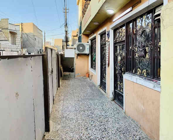 #للبيع بيت #ركن

🏡تفاصيل العقار

المساحه : ٥٠ متر ركن
الواجهيه : ٨
النزال : ٦,٢٥

💠الطابق الاول :يحتوي عل استقبال ومطبخ وصحيات .

💠الطابق الثاني : يحتوي عل غرفتين نوم وصحيات.

💠الطابق الثالث : بيتونه فقط.

📍الموقع :كفائات السيديه ثالث فرع قريب عل شارع العام

الاستفسار : *********** واتساب فقط 

@الجميع
