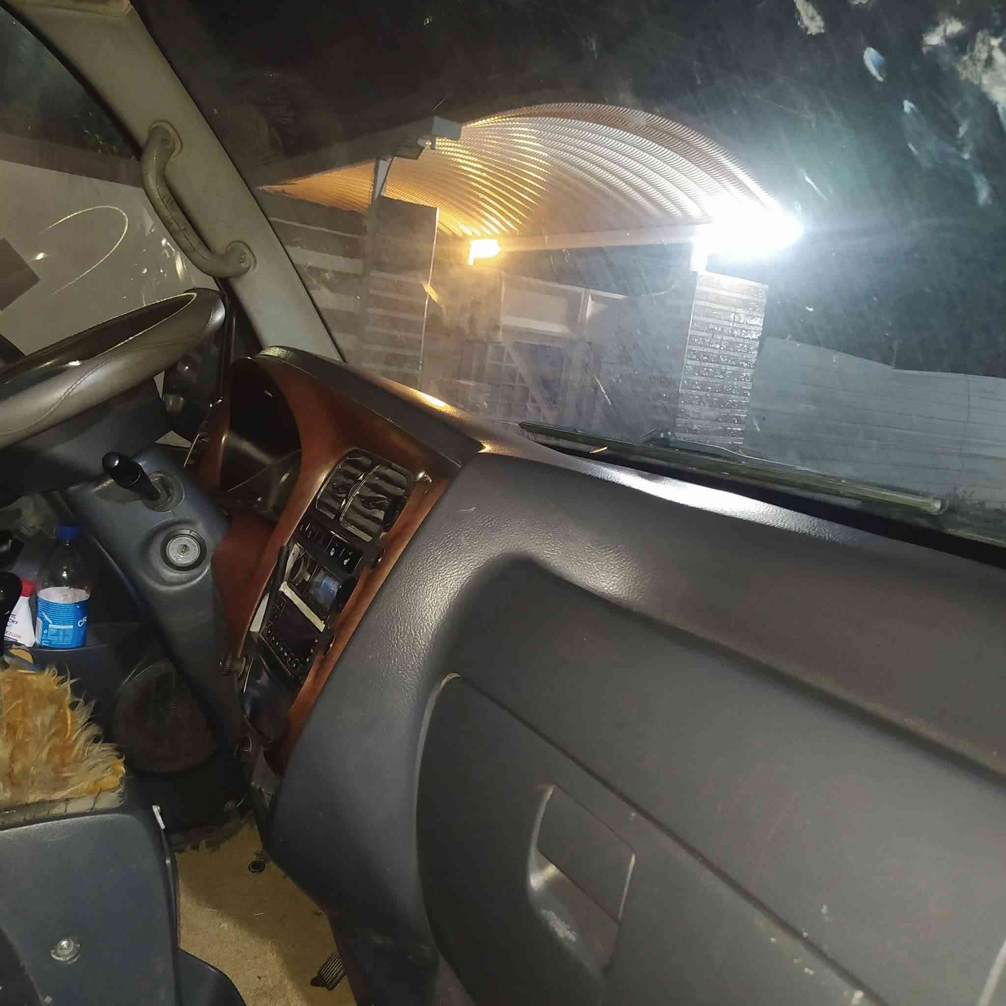 السلام عليكم كيه بومه 2005 محرك 3000  جاهزه من كلشي  سعرها 70 وبيها مجال هاذا رقمي *********** الاتصال فقط على الخط
