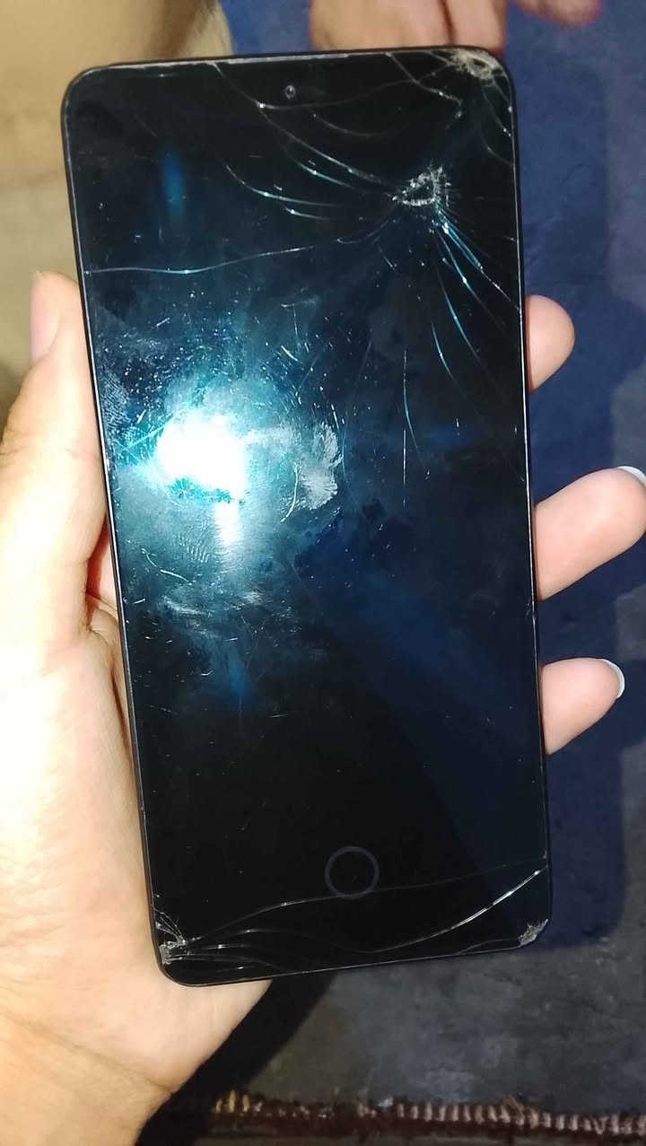 ذاكره ٢٥٦
رام ١٦گيگه
تصوير فور كي 
١٢٠ هرتز 
فول بلبوبجي ١٢٠ فريم 
المعالج ٨٤٠٠هلترا 
كامل مواصفات 
تلفون ايخبل امانت الله Colombo, Sri Lanka


**إذا كنت صاحب هذا الإعلان وتريد حذفه لأي سبب، رجاءا أرسل رسالة إلى الدعم الفني**