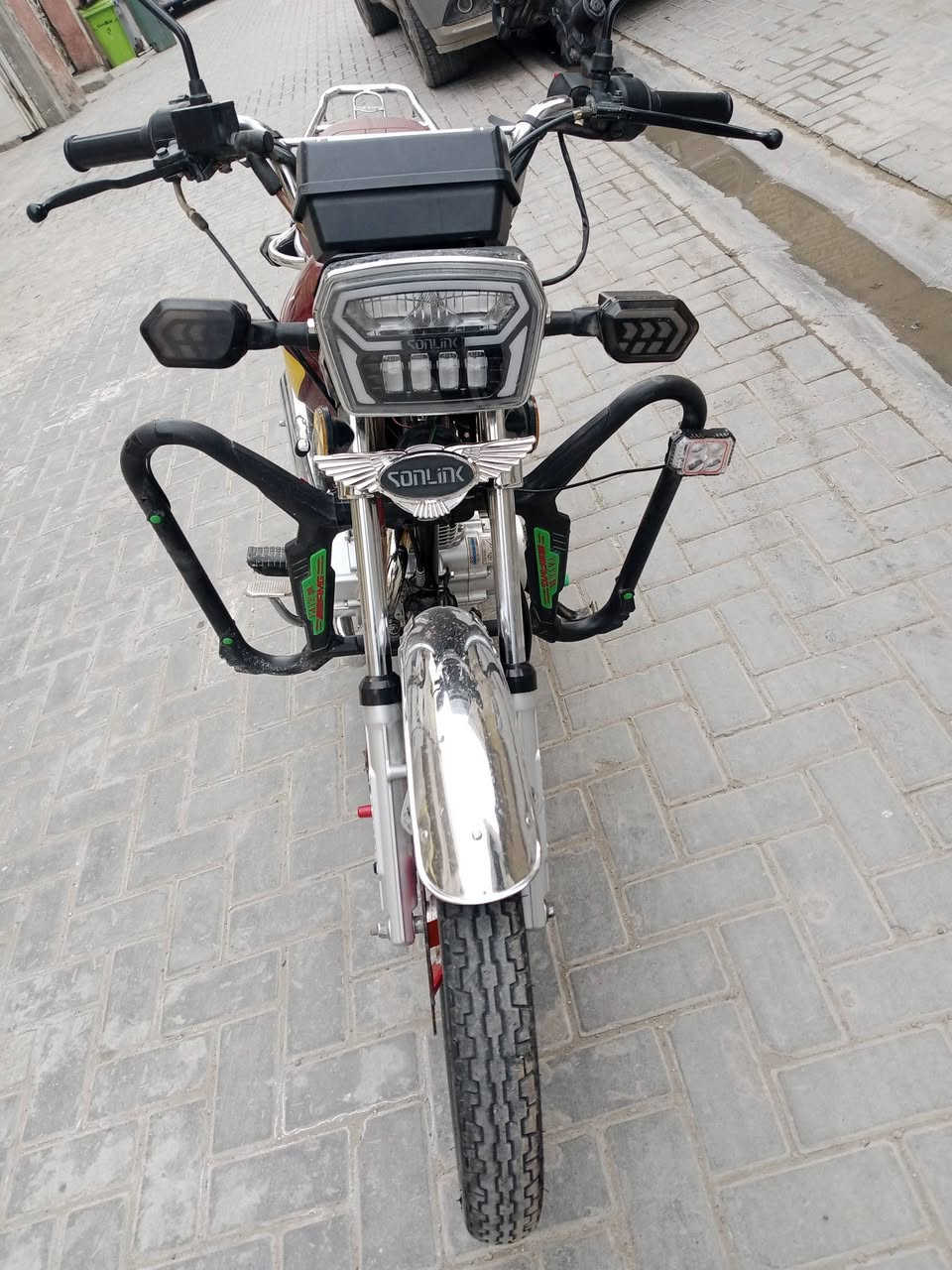 السلام عليكم ورحمه دراجه ايراني سونلك خمسه كير موديل 24 شكل 25 الدراجه مكفوله وجديده مابيه نقص عنوان  الشعب السعر 700 وبيه مجال ***********
