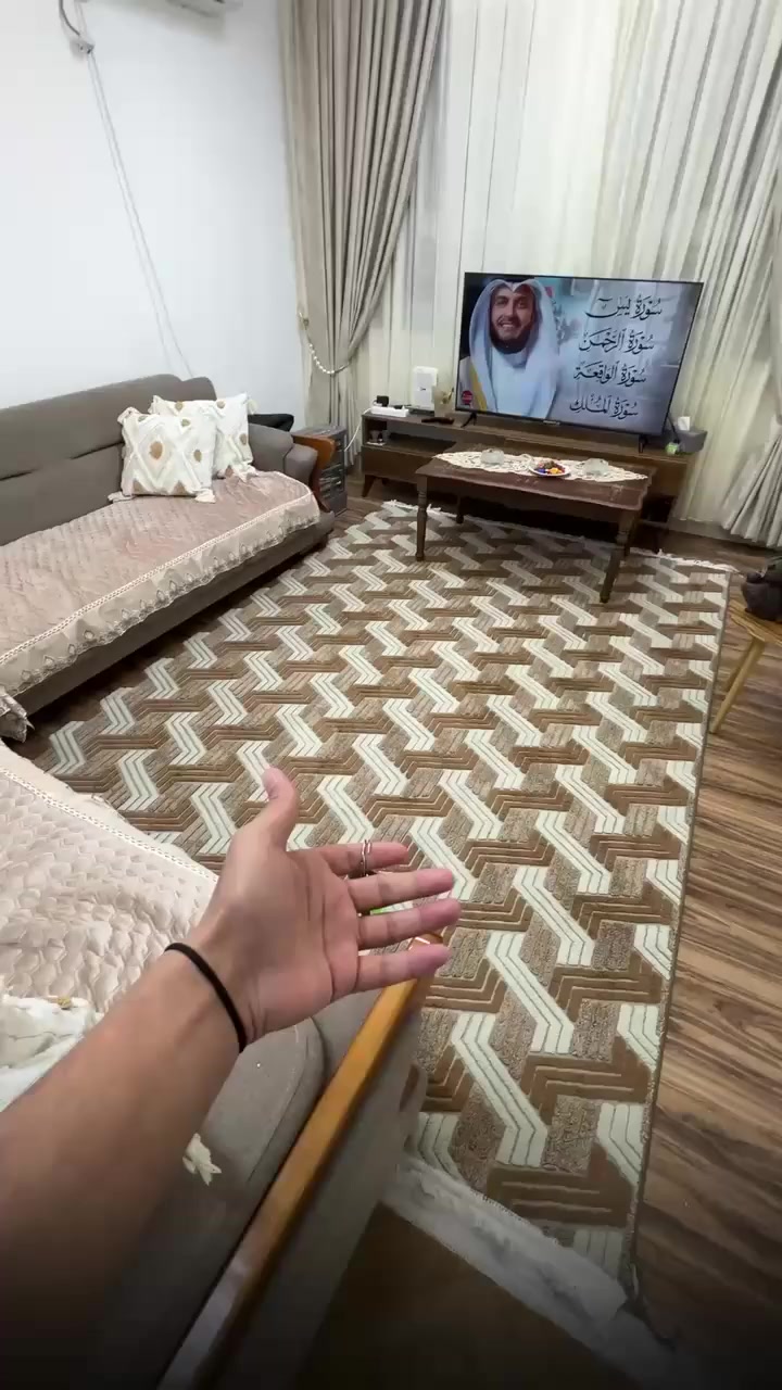 للبيع شقة في مجمع بسماية السكني
مساحة100 م شرقي بـB8 طابق 6

واقساطها 468 الف بالشهر 

واصل 20 مليون تبديل كفيل 

(***********)
