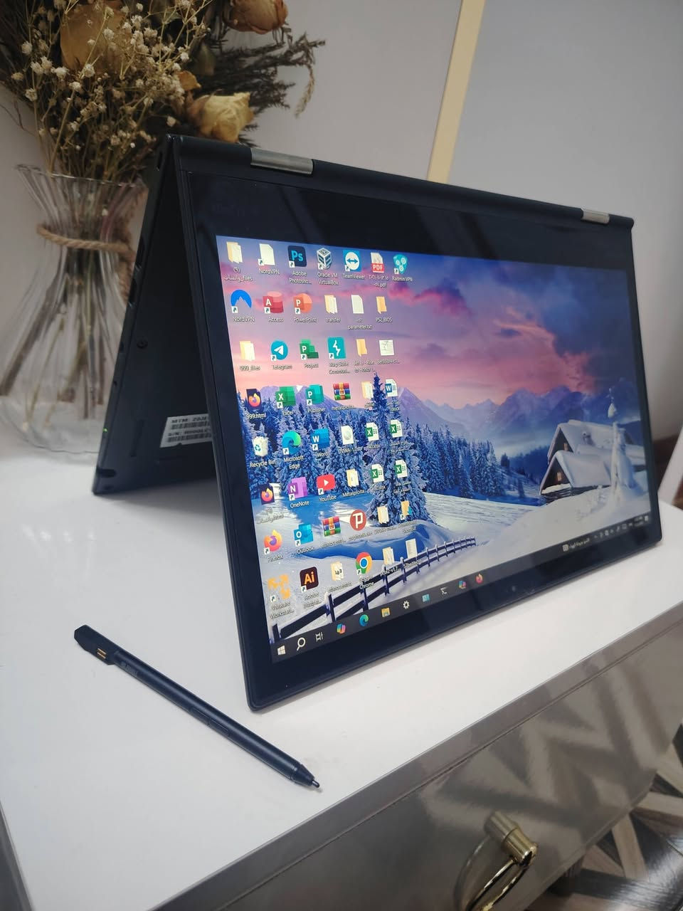 المودیل: Lenovo ThinkPad X1 Yoga الفئة: 1-Business /2-in
حجم 14 إنچ 
شاشة لمس متعددة النقاط 
(Laptop / Tablet / Tent / Stand)  360 درجة تدور· 
تدعم القلم للرسم والملاحظات 
القلم: قلم لمس مدمج داخل الجهاز 
المواصفات الكاملة: 
  المعالج: Intel Core i7-7600U (الجيل السابع) 
 السرعة: حتى (3.9GHz (Turbo Bost 
16GB DDR4 (Dual Channel) :(RAM)  
  التخزين: 512GB SSD NVMe Samsung (سريع جدا) 
 کرت الشاشة: 620 Intel HD Graphics 
 النظام: Windows 10 Pro أصلي - b4bit 
 المعمارية: x64 
  اللمس: دعم لمس 10 نقل 
 الهیکل: متین وخفيف (سلسلة ThinkPad الاحترافية)
الشحن : Type C
الجهاز كلش نظيف وشرط الفحص
السعر 450 الف
مكاني كركوك رقمي ***********
