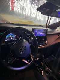 تۆیۆتا کرۆلا 2024 مواسەفات هایبرێد  سپی نموونە لە جوانی ، مەکینە ١٨ ، ...