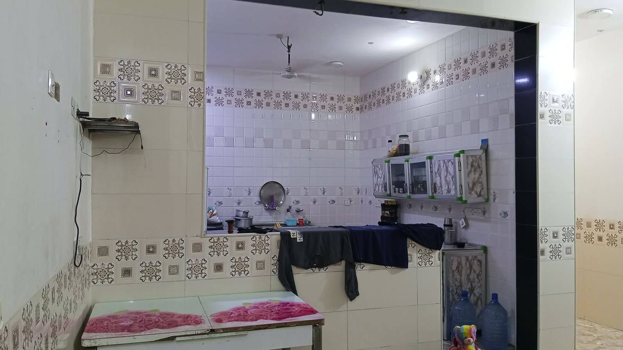 سلام عليكم بيت للبيع طابقين الطابق الول. كامل. علا اخر حبايه والطابق الثاني عوزه شي بصيط طابو زراعي بيت موقع حلو كلش. البيت مساحته 114 متر. مقابل محطه العرفان. يبعد عن شارع العام 500 متر يبعد عن التبليط 10 متار الستفسار ***********
