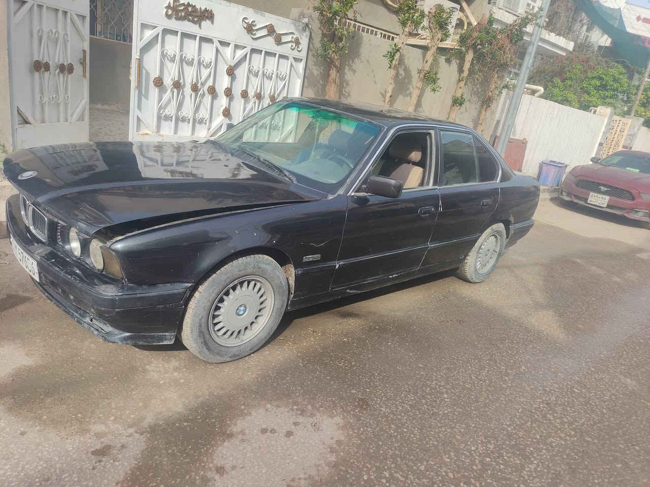 بسم الله الرحمن الرحيم
السلام عليكم
سياره BMW 525i 1991 
سنويه بإسمي تنتهي ٢٠٢٨/٠٣ مكفوله من الكصه
سياره مكينه جديده  M20 يابانية مسكر فانوس
لا تبخير ولا تنقيص وناعمه مثل الورد
عدادات كلهن شغاله رون سرعه بانزين حراره شكد ماشيه كلهن شغالات
بيها تأسيس جديد مال ايرباكت (نقصه ايرباكات وعجينه)
بيها تأسيس مال كروس كونترول مثبت سرعه (نقصها ماطور ويده) 
جامات الصدر شغاله سنتر لوك شغال
جامه وحده وره  ما تشتغل نقصها (لو واير لو ماطور) 
ستيريو شغال + بلوتوث 
الدكم مال كلوبات جوزات M power
سياره نصبتها حلوه
منضومه التبريد (كلتلج بلادي بعز الصيف السياره حماوتها نص) 
عليها تخم وياله فافون حجم 15 بلادي (شمسي)
منضومه زينون بيه عالي (ابيض) وناصي شمسي (اصفر) 
مقاعدها قماش جكمجة موجوده قبضه كير وصاجه الماني
تبريد شغال والمجموعه مال بواوبات شغاله نقصه (قايش وغاز) 
ما بيها خياس من جوه 

بيها نقوصات بسيطه تتلكط وتطلع جديده 
(براكيت دعاميه خلفي) (حداديه صدر اماميه فقط) 

حبيبي عندك استفسار راسلني خاص
لا تكسر بحلال العالم والله يوفقكم
هذا رقمي : ***********
