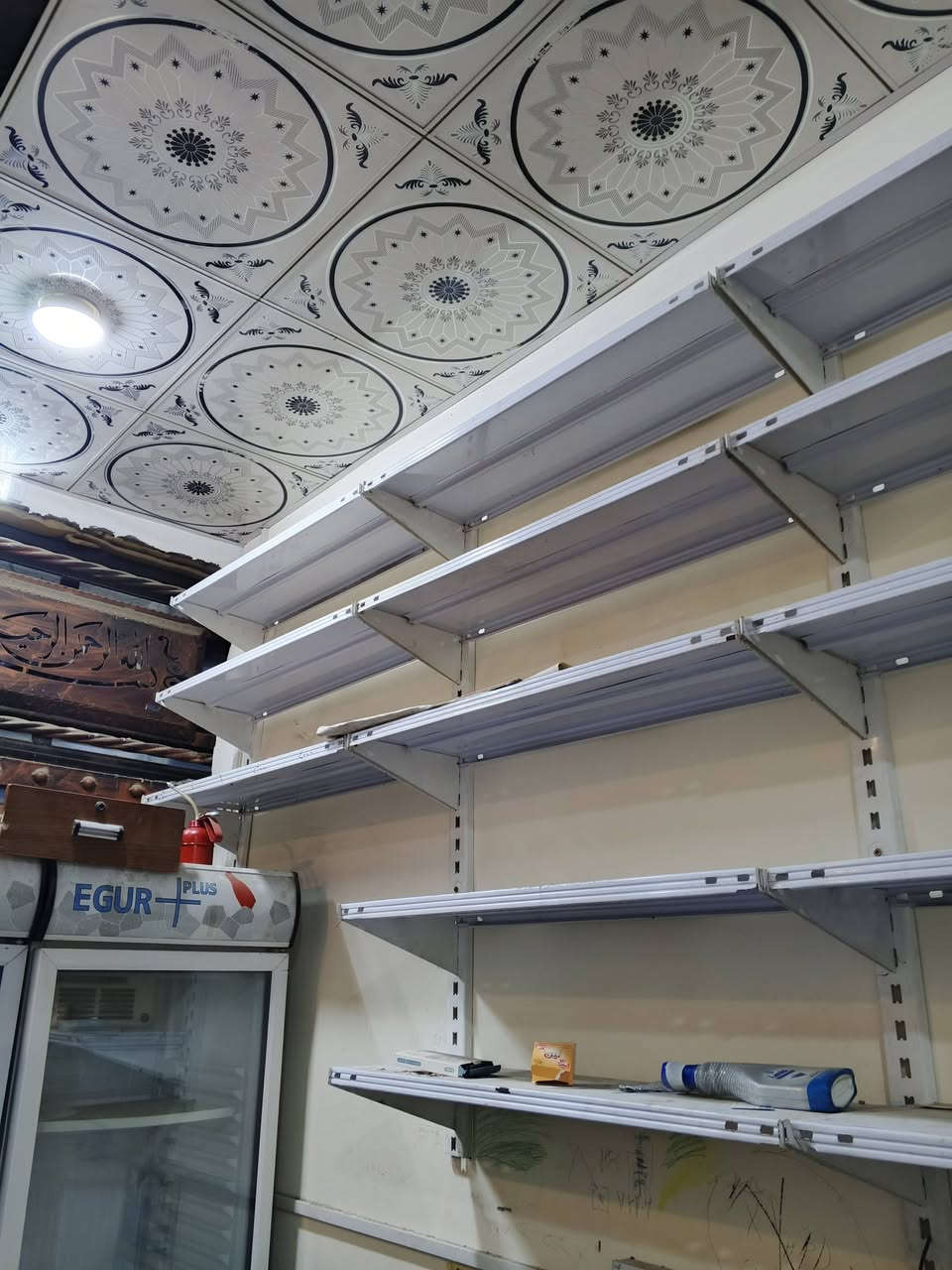 السلام عليكم غراض محل للبيع شلع رفوف وسفينه وعرضات اربعه ومجمده نضيفات كلش
التصال *********** وبي واتساب
