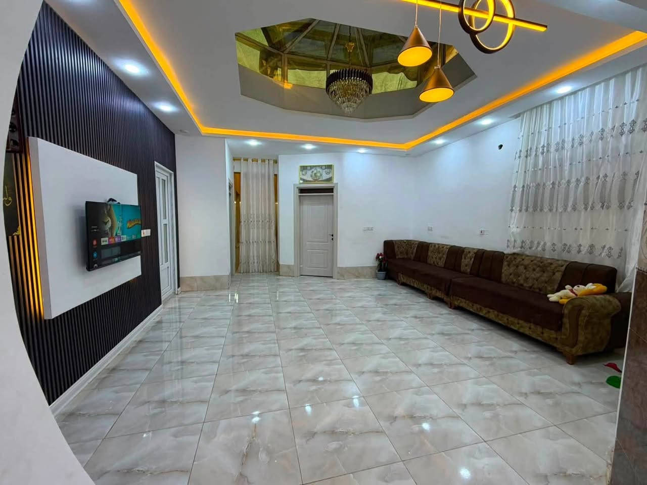 دار للبیع/خانقین/امام عباس خلف الاذاعه/300متر/للاتصال/***********
