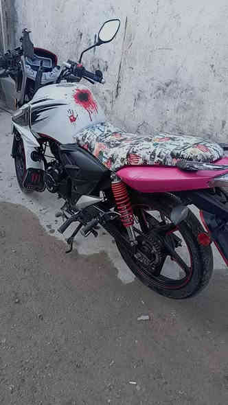 دراجه موتر اي شركة دايوان موديل 2023 الدراجه تصلح دليفري عاديي الدراجه كلش قويه ومكفوله تخبل +, صالنصه رياضي البلاديه موجوده ما امدح بيها هواي الدراجه تخبل وقويه سعر 1650 رقمي *********** عنواني بغداد مدينه
