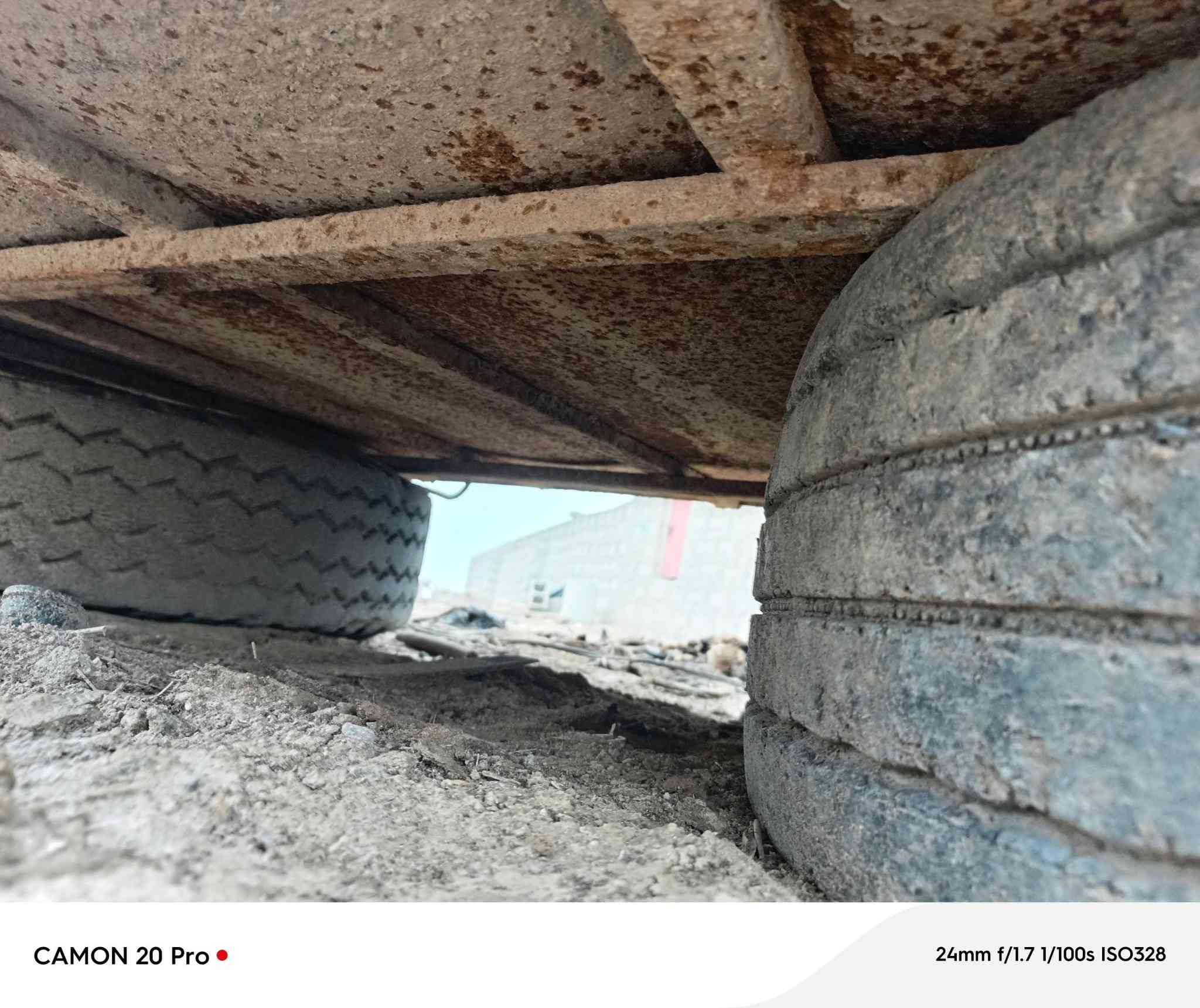 سلام عليكم ستوته للبيع تفصيخ محرك شغال اكسن مشروط وبدي نضيف ما بي خياس وتايرات جدد وشاصي خايس المكان واسط الحي اتصال على الرقم ***********
