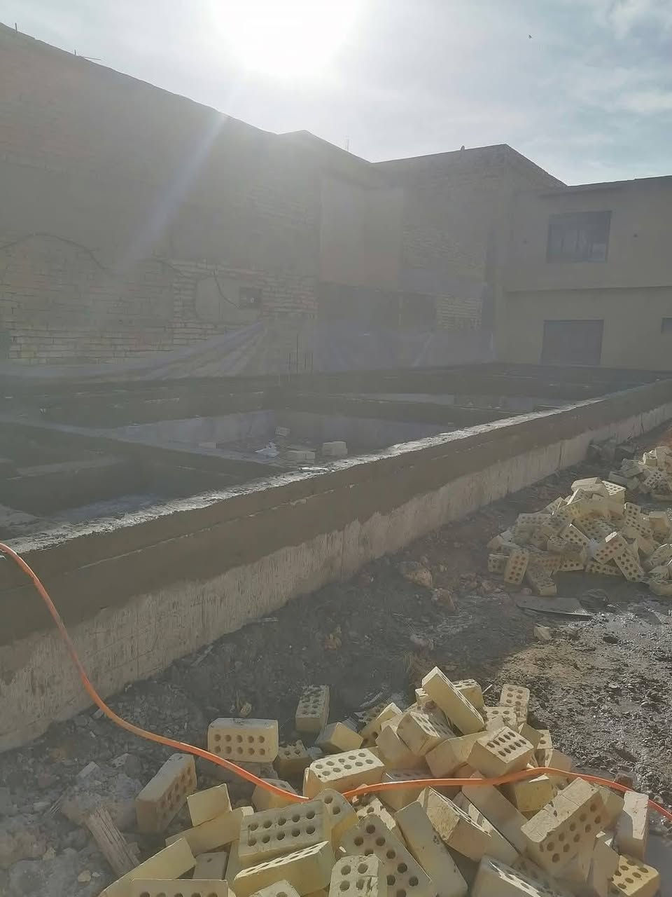 تم إكمال تجعيب عرصة بمساحة 150
حي المهندسين
شغل درجة اولى
لدينا كادر مختص لبخ كاشي كهربائي
ترميم بناء
***********
