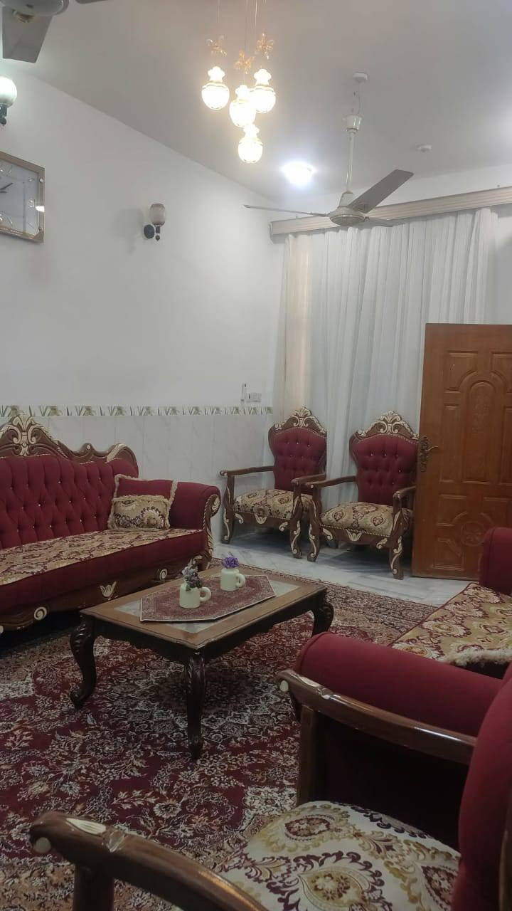 سلام عليكم بيت للبيع على طريق السنيه بحي الامين المساحة200م طابقين قريب على شارع غير متواجد على فيس للاستفسار على رقم ***********
