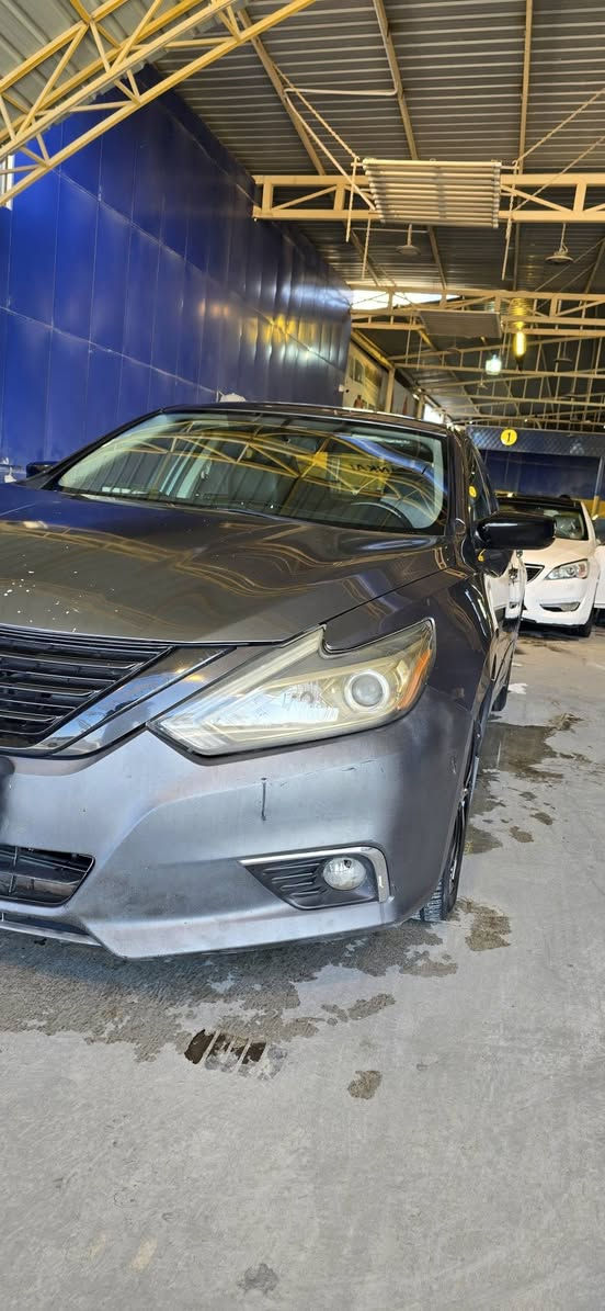 السلام عليكم التيما 2018 
فئة SR MIDNIGHT نفطي
رقم كركوك مشروع وطني 
المواصفات
شفتات
تحكم ستيرن 
كشنات كهرباء 
شاشة جبيرة
رادرا مثبت سرعة
كشنات هيتر
كشنات جلد
تشغيل عن بعد 
السيارة عليها ادمة كاملة
دهن كير وبلكات ونوزلات كامل 
وشادلها براد كير 
ماشية ١٩٠ كيلو متر 
الضرر ٤ قطع بدون دواخل 
98$ مجال بسيط 
مكان تكريت 
***********
