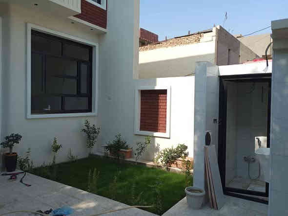 السلام عليكم تعلن شركة الجبوري للعقار والمقاولات العامه عن بيع دار ملك صرف زراعي سند 25 في منطقة الكريعات شارع الواقف بناء حديث درجه اولى كامل الاخدمات بناء حديث تسليم مفتاح 
1 المساحة 137 مترررر
2 الواجه 6 متررر و15 سانتيم 
3 النزال 22 متررر و30 سانتيم 
4 عرض الشارع 8 متررررر 
5 السعر 300 مليون وبي مجال 
يتكون من طابقين وستاره وبيتونه 
الطابق الأول كراج وحديقه وخدمات خارجيه وصاله ومطبخ وحولي منور وغرفة نوم وخدمات داخليه 
الطابق الثاني 3 غرف نوم وهول وخدمات
عنوان الشركة الكريعات الكويتي شارع حسينية ابي تراب قرب فلكة القرغولي استفسار اتصال على الارقام التاليه 
*********** أبو صكر الجبوري 
***********
