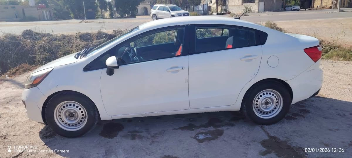 سيارة كيه ريو موديل 2015وارد امريكي  مكينه 1600 تبريد شغال بيه ضربه بجه السايق الكدام وبيه ضربه بجه الوره جوه قبق البانزين رقم بايل بسمي 73$ وبيه مجال مكاني السياره نجف كوفة رقم***********
