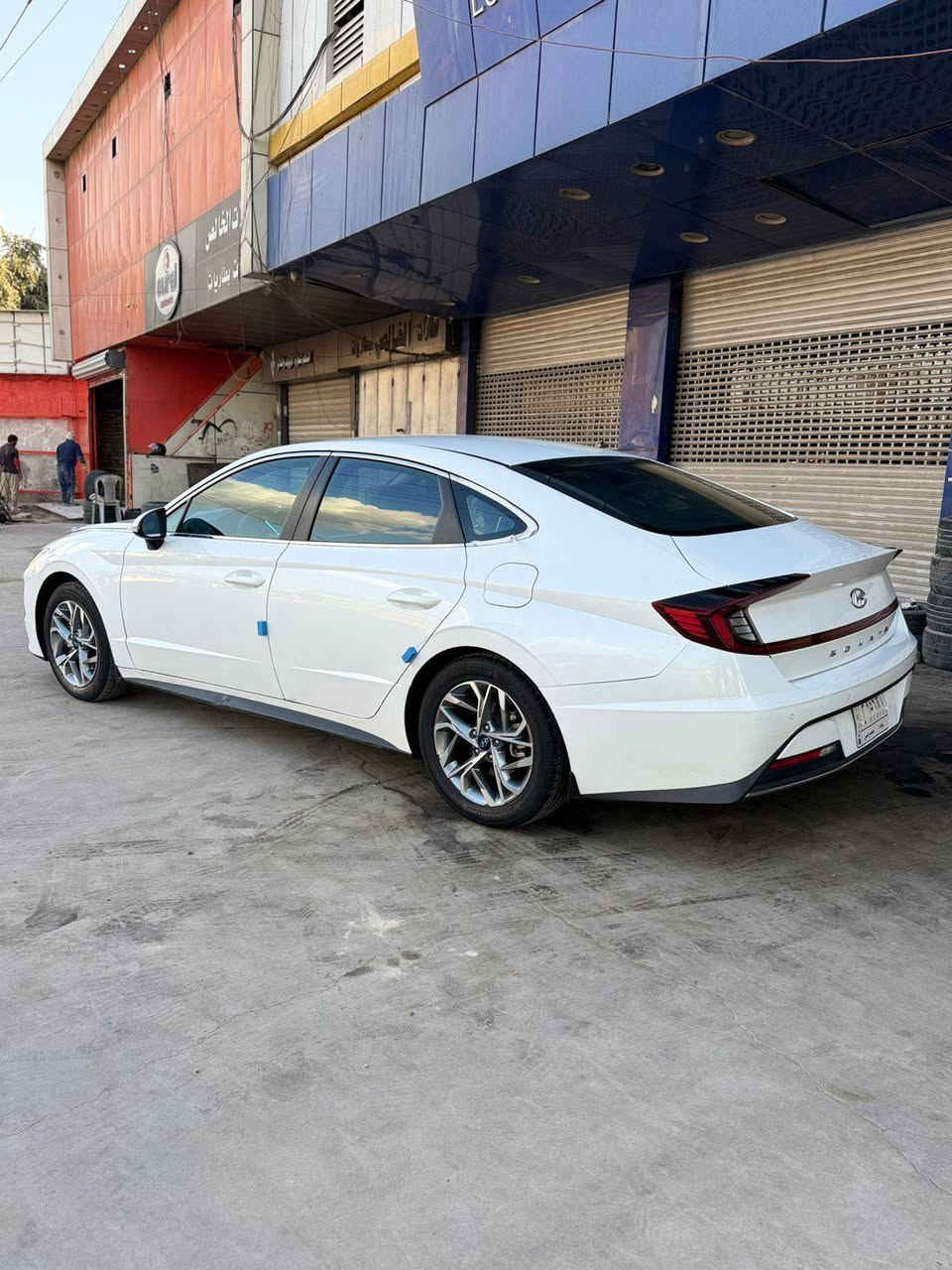 السلام عليكم للبيع او مراوس 

هيونداي سوناتا  2020  خليجي 
ـــــــــــــــــــــــــــــــــــــــــــــــــــــــ
مواصفات /👇

مكينة 2000 دوش

مواصفات نص فول معروفة 

لايتات كلها لد 

گير دگم 

هاند بريك كهرباء 

اوتو هولد 

رادار امام تفاعلي مع السيارة الي امامك

مثبت سرعة ذكي مع السيارة الي امامك

مانع تصادم 
 
لايتات اوتو 

اوتو ستارت ستوب 

رادار المحافظة على خط السير 

فول تحكم ستيرن 

شاشة ابل كار بلي اندرويد اوتو  

شاشة اعطال 
 
درايف مود 4 وضعيات قيادة
 
( NORMAL / SPORT / COMFORT / COSTM )

وبعد بيها مواصفات

ماشية 77

رقم بغداد 

حادثها/3رصعات فقط وبيها صبغ بل دعاميه الخلفية على كد شبر
ــــــــــــــــــــــــــــــــــــــــــــــــــــــــــ
السعر / راسني على الخاص للبيع  او مراوس حسب القناعه
ــــــــــــــــــــــــــــــــــ
مكانها/ بغداد الكراده
ـــــــــــــــــــــــــــــــــــــ
للاستفسار الاتصال
***********
