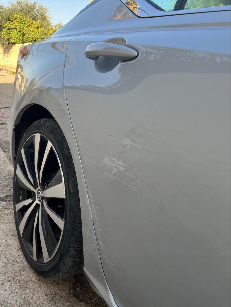 التيما SR 2021 سلفر 
———————————-
- مستشعرات توقف ذاتي ( امامي - خلفي )
- حساسات وكامرا خلفية
- رادار + تحديد مسار امامي
- مثبت سرعه 
- ⁠شاشة كبير ابل كار بلي
- ⁠نقاط عمياء
- ⁠مقوط رياضي D 
- ⁠ويل 20
- ⁠لايتات LED
- ⁠تشغيل عن بعد 
- ⁠دخول بصمة
- ⁠سنوية جديدة ورقم جديد وباسمي تحويل ثاني يوم
- الضرر ربع بونيد و ايرباك ستيرن فقط وراجع سستم بلادي
- ⁠بدون دواخل وشواصي ولغود بشرط / كير ومحرك بشرط كركوك, العراق


**إذا كنت صاحب هذا الإعلان وتريد حذفه لأي سبب، رجاءا أرسل رسالة إلى الدعم الفني**