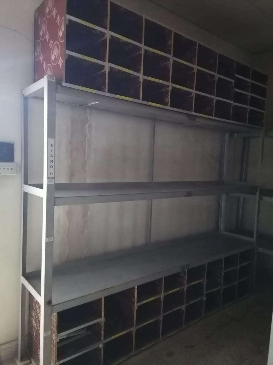 سلام عليكم رفوف البيع تصاميم ول شغل مالتهن كلش حلو زاويه 4مليم ول بليت 2مليم  كلش جديدات 11رف السعر مليون ونص وبيهن مجال شي قليل مكاني الكراد هاذ الرقم اتصل عليه وتدلل ***********/***********
