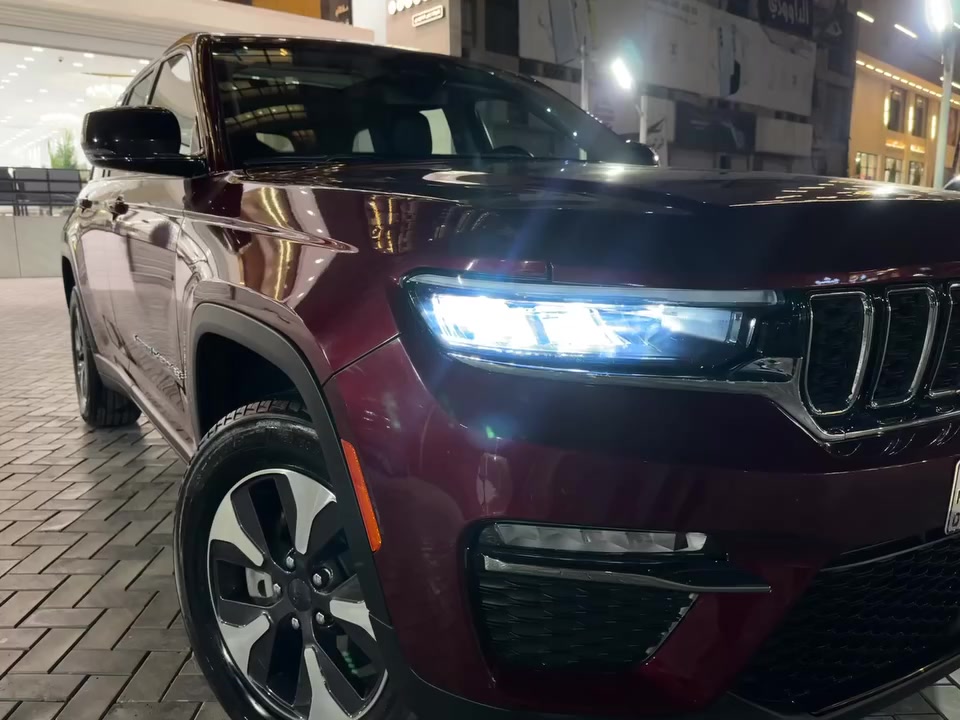 للبيع جيب كراند شيروكي لمتد هايبرد بلك ان 5 راكب
وارد امريكي فول مواصفات 

السياره حادثها جداً  بسيط طخه في الدعاميه و البنيد بدون ايرباك جميع الايرباكات سليمه 

‏ Grand Cherokee limited 4Xe 2023 2.0L 

رقم بغداد بسمي تحويل ثاني يوم 

ماشية ٣٨  الف ميل 

🟫 حجم المحرك ٢٠٠٠ تيربو جارج ٣٧٥ حصان مع محرك الكهرباء  

نظام الشحن : الشحنة الوحدة تمشيك ٤٥ كيلو بدون بانزين نهائيا يعني بالداخل متحتاج بانزين بس اشحن كهرباء  

داخل السياره لون اسود جلد 

🔴محرك تيربو + هايبرد + بلك ان  3 انظمة السائق يختار 

🔴 حساسات خلفية

🔴 ‏‎حساسات جانبيه بالمري

🔴 خمسة راكب 

🔴 رادار 360 درجة

🔴  تحديد مسار   

🔴  تبريد قطعتين

🔴 ثلاث انضمة قيادة 

🔴 بانوراما 

🔴 دفع رباعي. 

🔴 كير ماوس مع وضعيات القياده المختلفه للجبال والطرق الوعره والرمال والطين

🔴 شفتات ستيرن 

🔴 هاند بريك بصمه 

🔴مقود جلد + تدفئة 

مواصفات 

1️⃣ لايتات لد 

2️⃣ هيترات في الكشن 

3️⃣ شاشات عدد 3 شاشة  الحجم الكبير للراكب منفصلة 

4️⃣ كراسي خزن ميموري  

5️⃣ سستم صوت ALPINEو دمام خلفي بلادي 

6️⃣ تشغيل عن بعد

7️⃣ نظام محاكاة العجلة الذكي 

8️⃣ نظام ملاحة 

9️⃣ نظام قيادة ذاتية بريك امامي خلفي اوتو (توقف ذاتي
 
🔟شاشه امام الراكب

السعر 33500$ وبيها مجال  

مكاني بغداد حي الجامعه او المنصور

رقم الهاتف ***********
