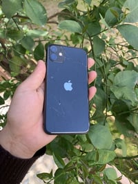 آيفون ١١ • ١٢٨ • ظهر مكسور