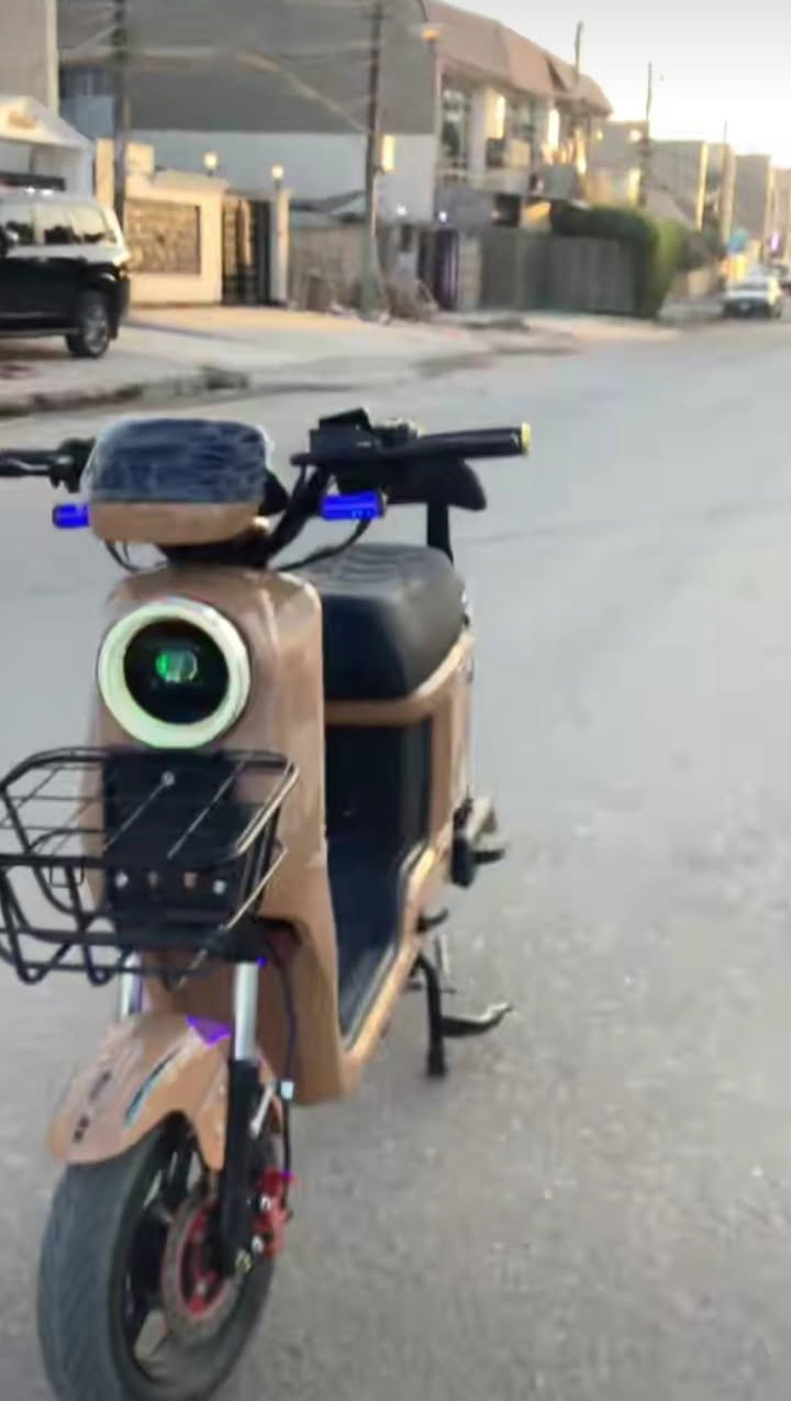 دراجه R9 ملف 1200 سرعته 109بطاريات خمسه   مديل 2026 شحنه لوحده تمشيك40 كيلو داجه نضيفه السعر 550 وبيه مجال مكان البصره العشار  وتساب***********
