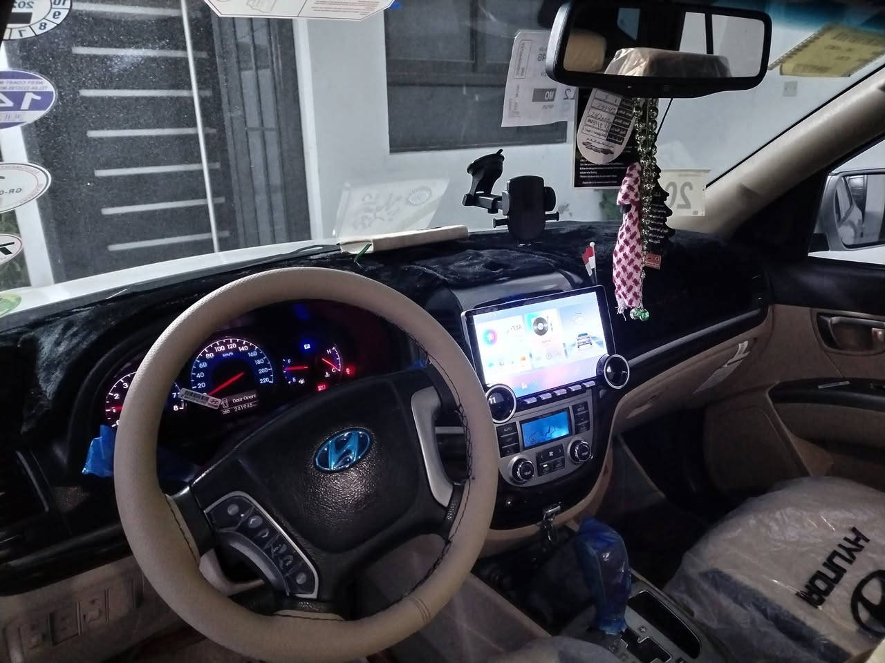 #للبيع
سنتافيا موديل 2012 خليجي اربع سلندر2400
رقم اربيل بسمي تحويل ثاني ويوم
سياره فول مواصفات واحد على واحد 7 راكب
مكان السياره الأنبار الفلوجة
للاستفسار الاتصال على الرقم ***********
رقم واتساب ***********
السعر 140 وبيه مجال
