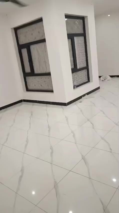 شقه للايجار ارضيه زيرو غرفتين وستقبال ايجاره 800 الف المنصور حي الزهور للاستفسار *********** ام كرم للعقار متوفر واتس
