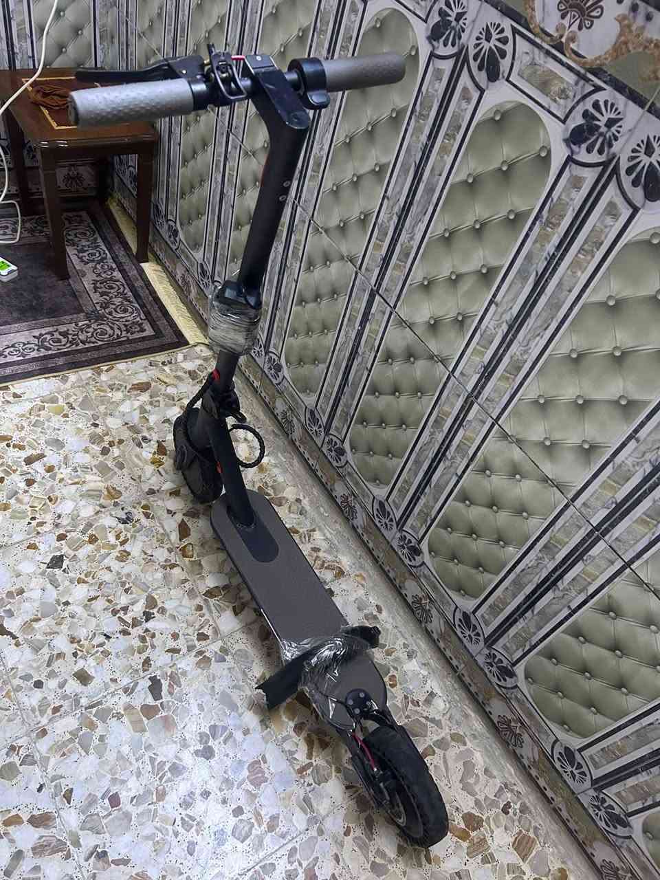 السلام عليكم طلعلي هاذه السكوتر الشحن بالامزون بطارياته جديدات بس شتغل شويه وطفه بعد ماء شتغل واني ماء شحنته  يمكن خاص شحن بس اني ابيعه على وضعيته سعره 50 وبيء مجال خير من الله الاستفسار ***********
