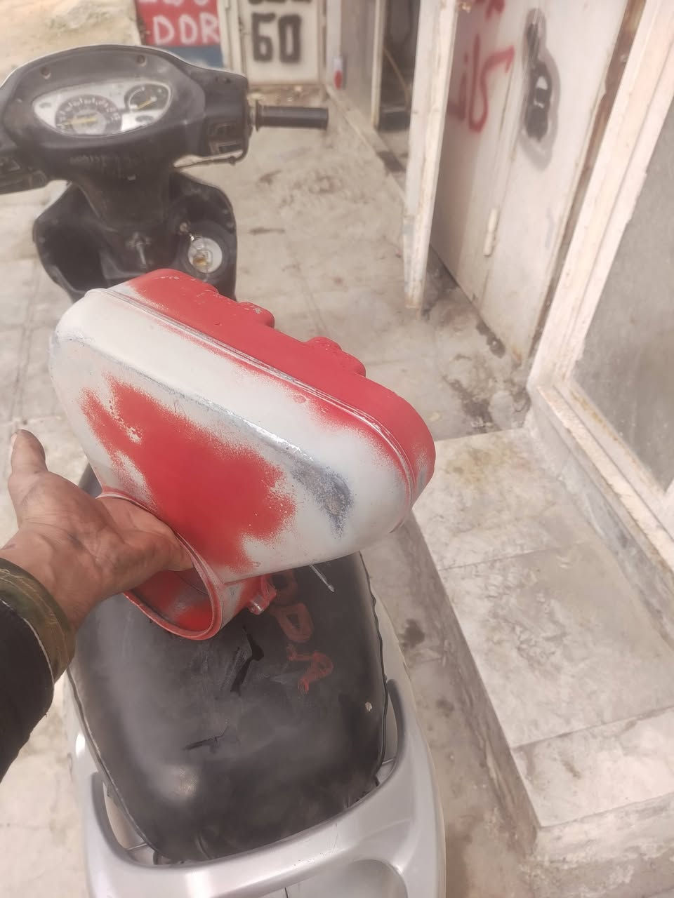 تحياتي للجنايه وهذا الكشر ٣ لعيونكم كشر مصبوغ عله طريقتي الخاصه اعيد وكرر مصبوغ لاتخابرني وتكلي بيش هذا الكشر البلادي *********** نجف ابوصخير
