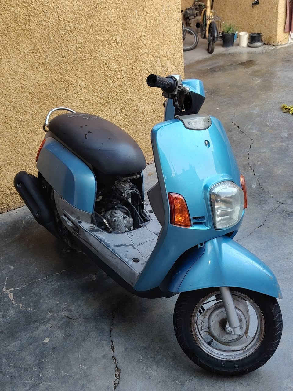 سلام عليكم دراجه بوليس محرك بلادي نقصه قمجي مال سعره ويده هندر السعر ٩٠٠وبيه مجال العنوان بغداد المدائن ***********
