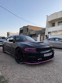 دوج چارجر للبيع او المراوس سعرها ب 170 ورقة وبيها مجال قليل RT محرك V8...