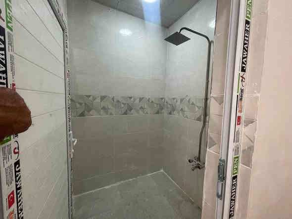 السلام عليكم 
دار للايجار١٠٠ متر مستقل 
واحد حزيران قرب جامع الصفا 
يتكون من غرفة نوم واستقبال و صحيات و مطبخ 
ايجاره ٢٠٠
للاستفسار 
***********
***********
