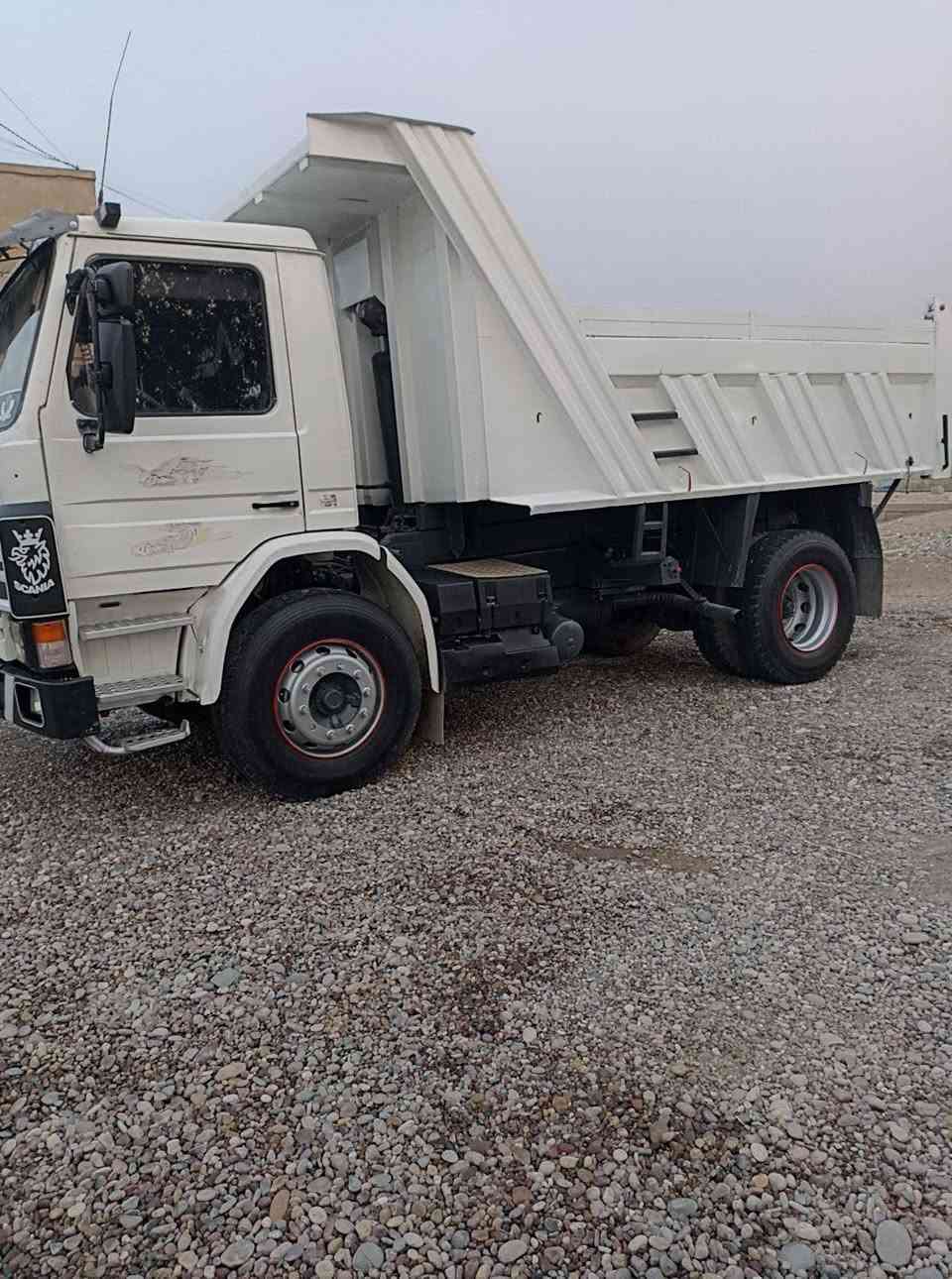 للبيع 
سكانيا فطيمه گرماوي 
حجم93. موديل 93 
سياره مكفولة كفالة عامه 
شرط قطره صبغ مابيها 
شرط بعدها وضع شركة 
طخم تاير جديد زوج باتريات جدد
بم نوزل معمر جديد تبريد  شركه 
كهربائيات  من الدعاميه لدعاميه كلو شغال 
رقم دولي ب أسمي سنويه تاريخ النفاذ.    30.12.2030
 
للاستفسار.  ***********
