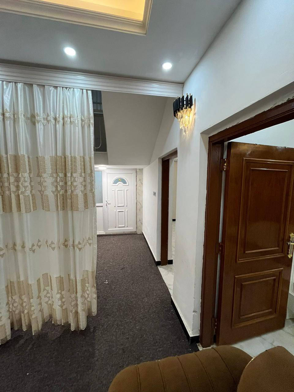 � للبيع بيت سكني مميز – حي الجمعية

📍 الموقع: حي الجمعية – قرب طارق
مجاور المستشفى الألماني
شارع 25

▫️ المساحة: 260 متر
▫️ النوع: بيت سكني
▫️ الحالة: صالح للسكن فوراً
▫️ الموقع: مميز وقريب من جميع الخدمات
▫️ مناسب للسكن أو الاستثمار

بيت بمساحة حلوة وموقع ممتاز جداً، منطقة راقية وهادئة.

📞 للاستفسار: ***********165
أو مراجعة مكتبنا: حي السلام – خلف مدينة الالعاب
