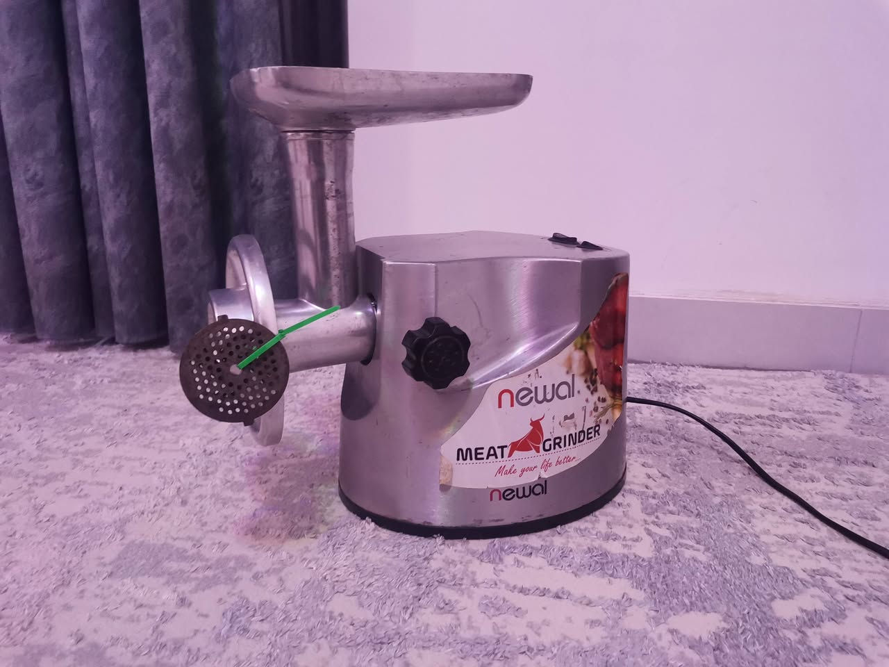 مثرامه لحم كهربائية نضيفه شغاله سعر 60 وبي مجال للشراي اي استفسار *********** واتساب.
