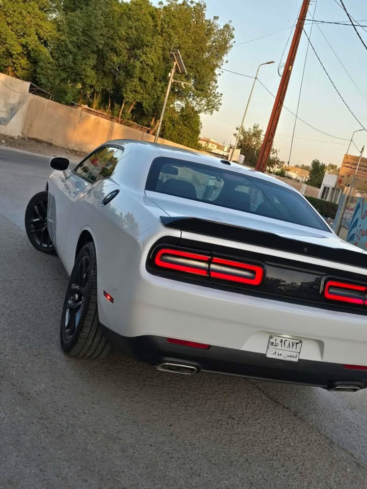 السلام عليكم دوج جالنجر موديل 2023 للبيع 

فئة SXT بصمه كشن كهرباء 6سلندر ماشيه 29091mi وارد أمريكي الحادث دعاميه وبنيد بدون شواصي سياره فول جديده بدون رقم تترقم وان ما يعجبك مكان السياره حله شارع الطاقه حي المرتضى 

السعر 195 $ وبيه مجال 

الاستفسار على الرقم*********** بي واتساب
