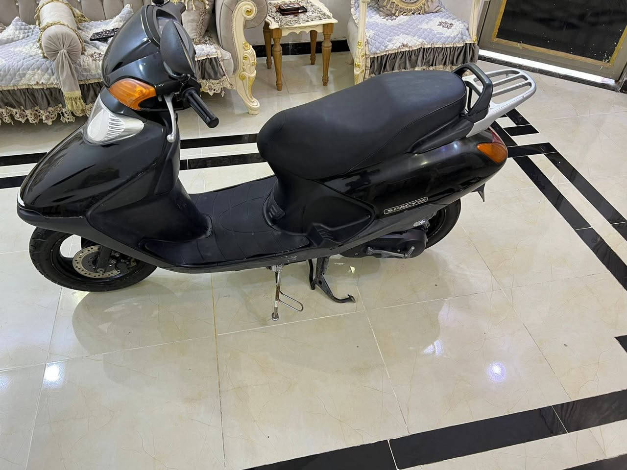 السلام عليكم دراجه سبيسي ياباني للبيع مكينه مفتوحه رايمر كهربائيات كله شغاله سلف هندر كله شغال قفل ستيرن قفل جنطة كله شغال مابيه أي نقص للستفسار اتصال على رقم هاتف فقط *********** مكان كوت خاجيه شارع ٤٠
