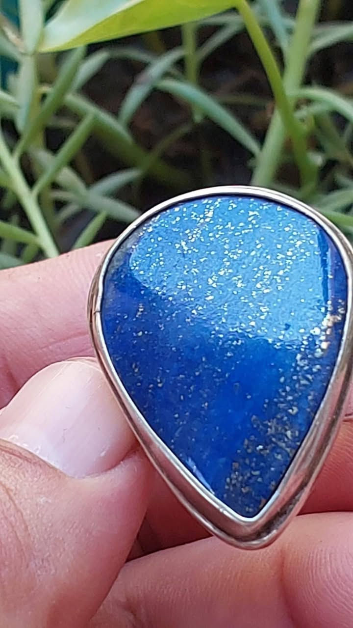 لازورد افغاني دلوه
3سم
صياغه يدويه ثقيله جدا
القياس 23… .24


**إذا كنت صاحب هذا الإعلان وتريد حذفه لأي سبب، رجاءا أرسل رسالة إلى الدعم الفني**