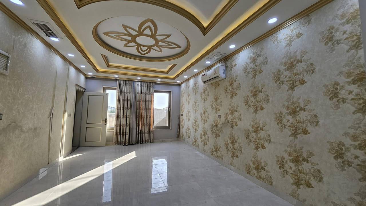 🏠 Cozy  4+1 house for Rent in Erbil,  32 park 🌳

📍 Location: 100m road
🛋️ unfurnished 
200m
🏢 2  floor  
💡 24/7 electricity and water supply
💰 Price: 900$ /month
📅 Terms: 2 month advance payment + 1 month deposit
💼 Brokerage fee: Half month's rent

📱 WhatsApp me at *********** to schedule a visit or ask questions.

#ErbilApartments #erbil

