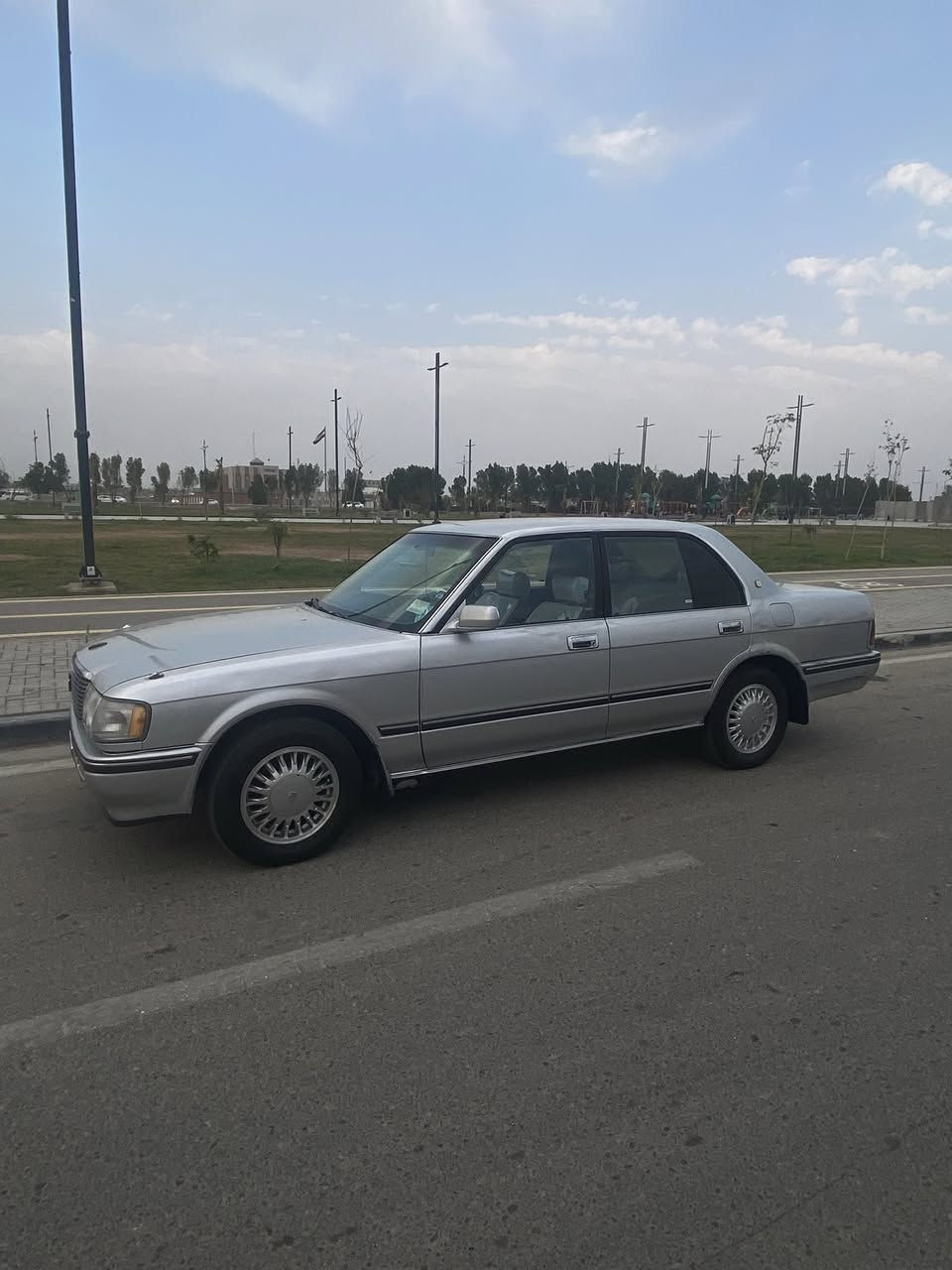 اسلام عليكم ارنب اكراون للبيع مكفوله من الضربه ولكص ونقل  ولبدي شوف العين حداديه نضيفه تخم تاير تبريد خير من الله للستفسار ***********
