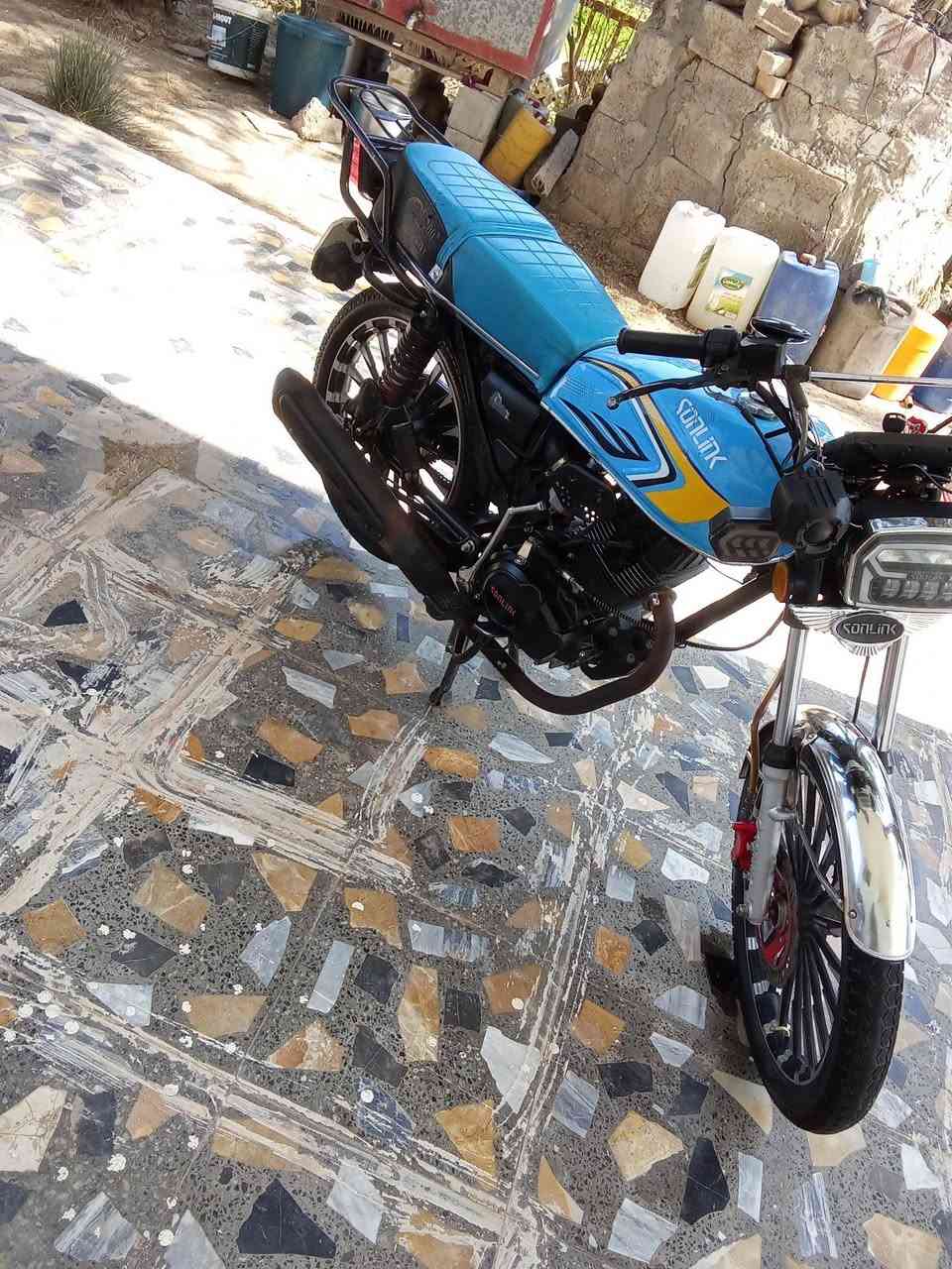 دراجه سيفان مديل 24شكل 25 كفاله عامه 
بيه نواقص بسيطه صفاحيات واشاره خلفيه فقط
محرك مكفول ضاغطه وزنجيل شراي تعال خاص مكان ديالى كنعان


**إذا كنت صاحب هذا الإعلان وتريد حذفه لأي سبب، رجاءا أرسل رسالة إلى الدعم الفني**