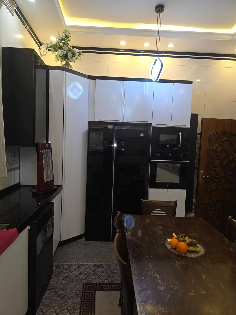 للبيع طابو زراعي 200م حي الجامعة نزلة الجدارية تبليط للباب..
بناء حديث درجة اولى شغل جناي  كله حديث جام سلايت مضلل غرفتين نوم واستقبال ومطبخ وصالة مع سطحين وصالة طابق ثاني بيت مو تلزيك متعوب عليه كلش 
تفاصيل اكثر  الاتصال ع الرقم 
***********
