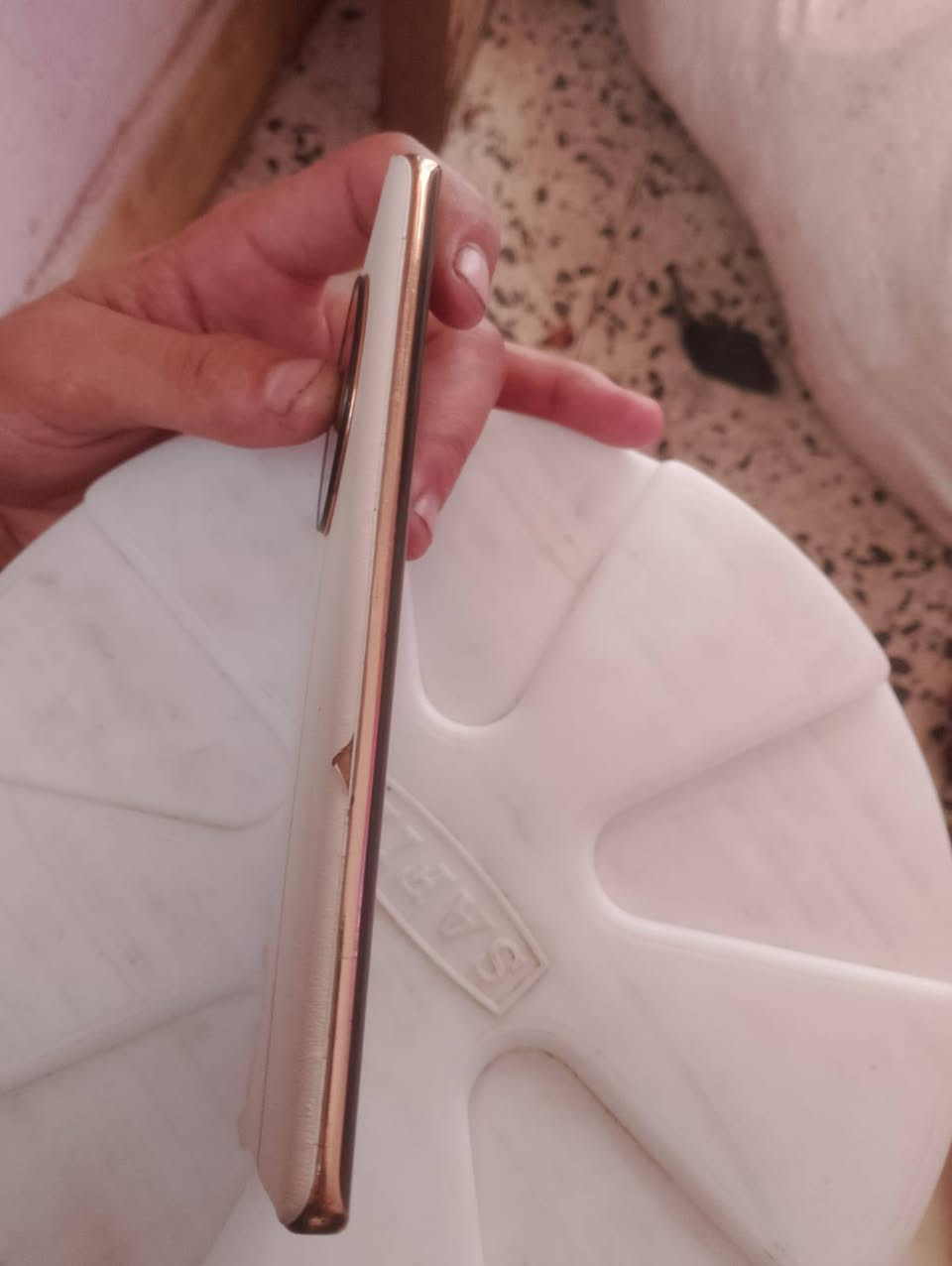 السلام عليكم.  عيني عندي هاذه جهاز realme 11 Pro 5G والله العضيم جهاز يخبل كامراته فول زلال شحن تصفح كلشي بس اني ادور جيتي 30 برو ول جديد غالي بل نار فا الي عنده جيتي 30 برو يراوسني ونطي فرق 100 / الف الي عنده يتفضل خاص او وتساب ***********  
ملاحضه الضهر مابي شي مو كسر قماش يرادله عل حراره يرجع او يتبدل سعره 10 تالاف
