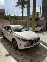 بي واي دي  دستروير 2025  مستخدمة 3 الف   شاشة قلاب  داخل ابيض  السيارة...