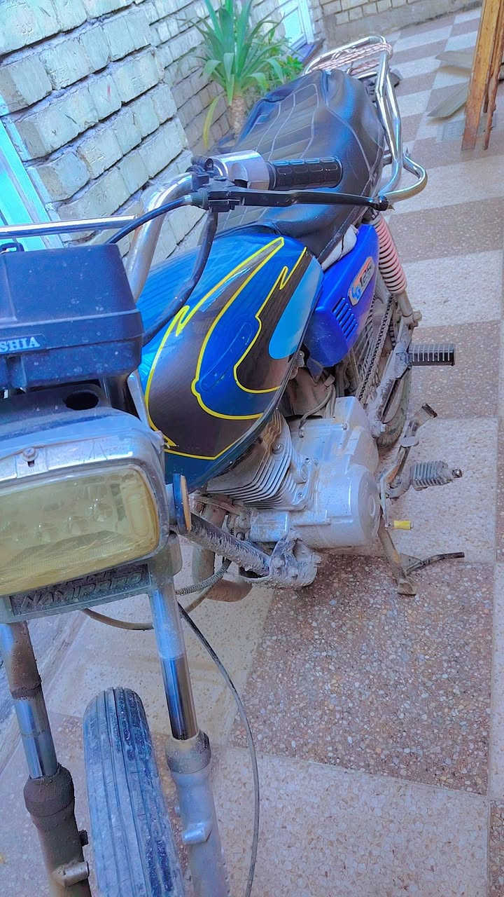 سلام عليكم شباب دراجه نضيفه مكينه مقفله لسعر  350 وبيه مجال المكان واصط الصويره استفسار عن ***********🫴
