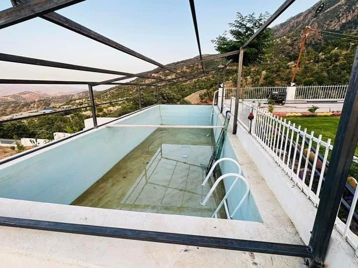 ‎🏘 مەزرەعە بۆ فرۆشتن 
‎لە شەقلاوە  - سپيگرە رووبەری ( 1250) مەتر  
‎پێكهاتووە لە  يەک ژووری نوستن و هۆڵ و مطبخ و ئاو و کارەبای خۆی هەيە شوێنێکی بەرز و خۆشی هەيە 
*********************** 
‎🏘 مزرعة للبيع في شقلاوه - سبيکرە مساحة (1250)م 
‎بيها 1 غرف نوم و صالة والمطبخ بيها ماء والكهربا
*******************

‎💰 بۆنرخ و زانیاری زیاتر پەیوەندیمان پێوە بکەن:‏
☎️ : *********** WhatsApp + Viber + Call
 _____________________________________
‎ئەزموونێكی پڕ لەمتمانە:: ‎✅ #_عەقارات_باغی_ئاژگە

‎ئەگەر هەرموڵکێکت خانوو_دووکان _مەزرەعە هەیەـــ بینێرە بۆ پەیجەکەمان ئێمەش بڵاوی ئەکەینەوە بە باشترین و جوانترین شێواز ریکلام بۆ مزرعە و ڤیلا بی بەرامبەر
