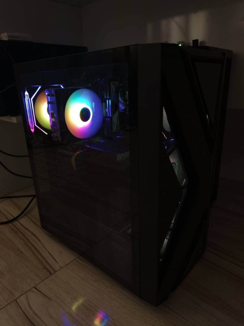 حاسبه للبيع شاشه و كيس ب مليون و 65 الف 
المواصفات : 
 كارت RTX 3060ti GALAX 
معالج i5 12400f 
بورد H610M K D4 
رامات PUSKILL DDR4 16GB 3200MHZ 
هارد M.2 SKhynix 512gb gen4 
Power 650W 
سعر الحاسبه ( فقط كيس ) 950 الف 

الشاشه samsung 
حجم 24inch 
FHD 1080p 
144hz 
VA panel مقوسه 
بيها ديد بكسل واحد ممبين اللا لمن انتبهت 

سعر الشاشه 115 الف 

متوفر توصيل حاسبه نظيفه كلشي موضح بالصور


**إذا كنت صاحب هذا الإعلان وتريد حذفه لأي سبب، رجاءا أرسل رسالة إلى الدعم الفني**