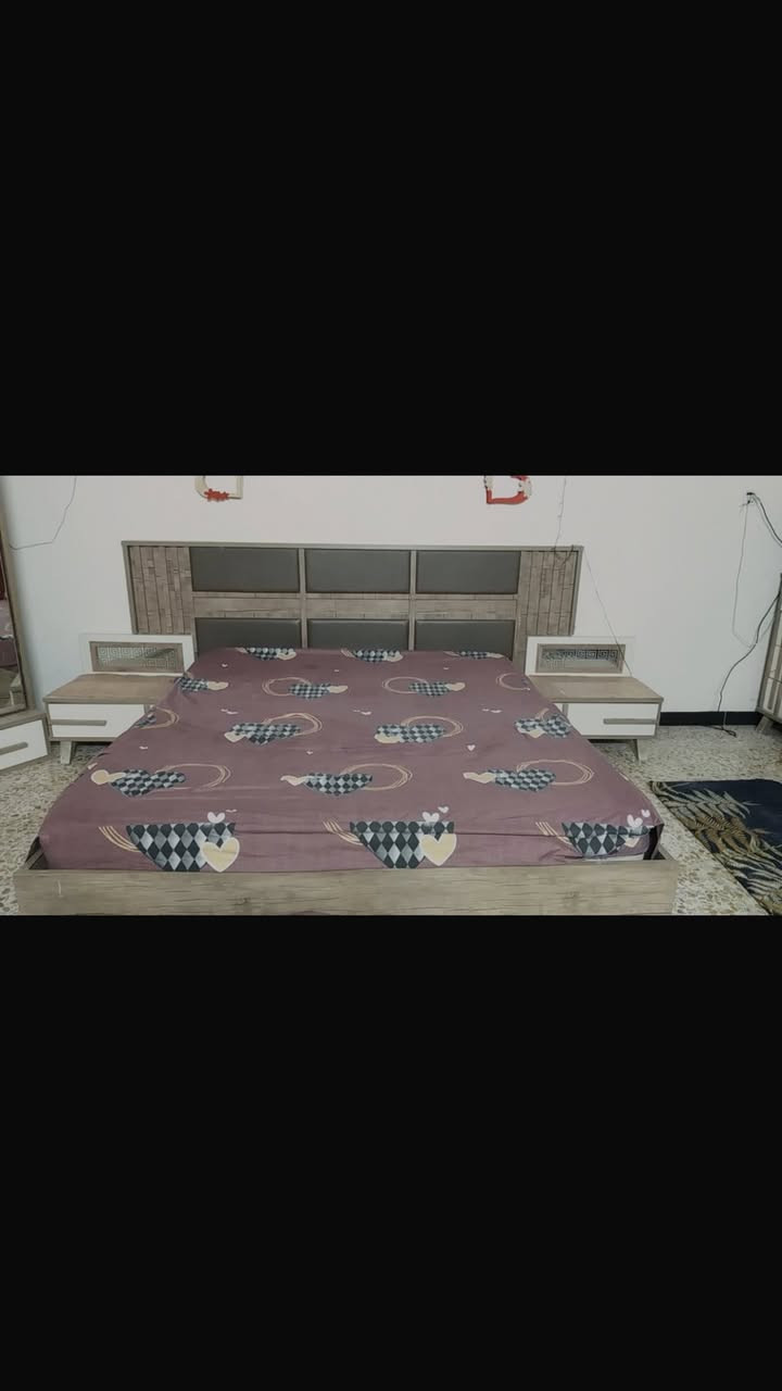 للبيع نوع ثقيل جدا اغلبيتهه مري 
نضيفه بوب سلايت صار سنتين مشتريهه 
فقط باب واحد يحتاجله سجه سعر خاص ويه تفاصيل
او مراوس باصغر منها


**إذا كنت صاحب هذا الإعلان وتريد حذفه لأي سبب، رجاءا أرسل رسالة إلى الدعم الفني**