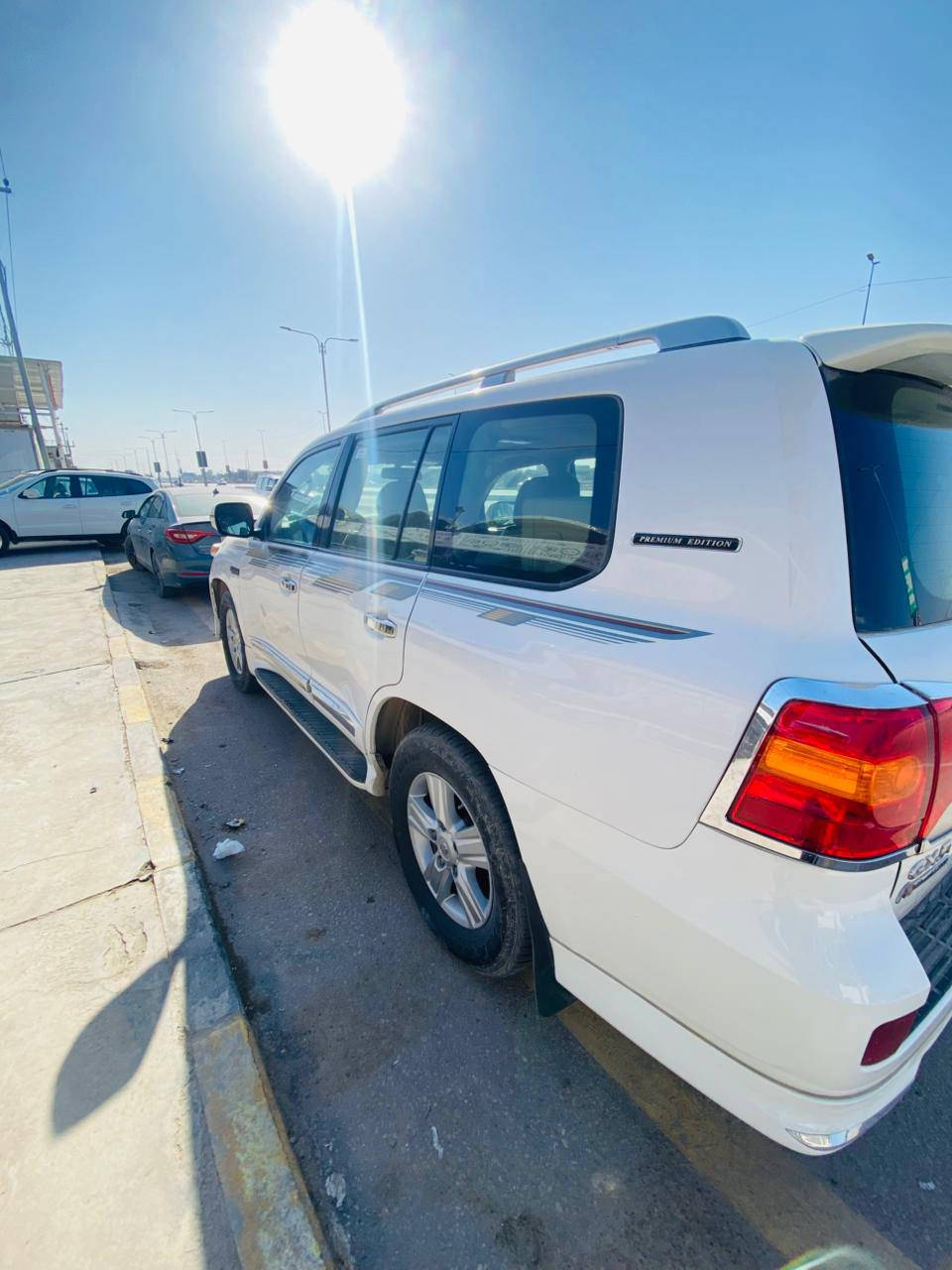 سلام عليكم للبيع لاندكروز2008محدثه 2014 داخل وخارج بيها الجاملغ الامامي مبدل من جهت السايق اثر ضربه خفيفه سياره غير هاي مكفوله كفاله عامه وشرط الفحص مكينه جديده كشنات جلد وكهرباء سياره مال جناي تأخذها ما ذب عليها فلس جديده بمعنه الكلمه من شواصي ولغوده كلها كفاله وسعر السياره 280وبيها مجال بصيط ‏‪‏ ***********
