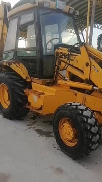 للبيع حفاره جي سي بي موديل 1998 رقم بغداد تحويل 07801040110 0770014004...